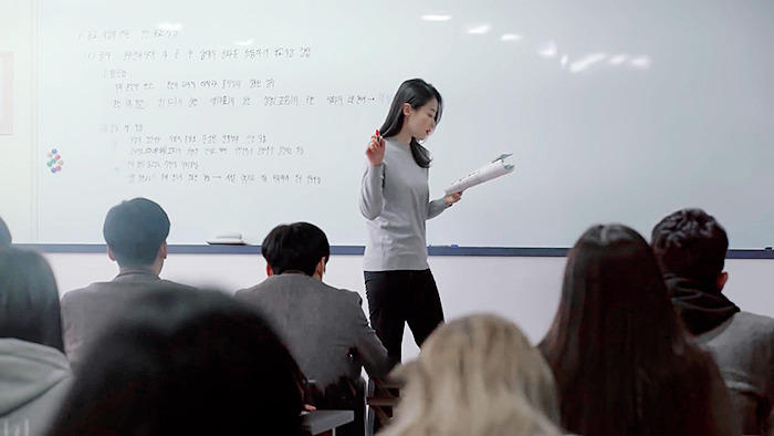 기억해..? 복도에서 떠들다.. 같이 혼나던 우리 둘... 기억 조작이 따로 없는 하이틴 웹드 | 인스티즈