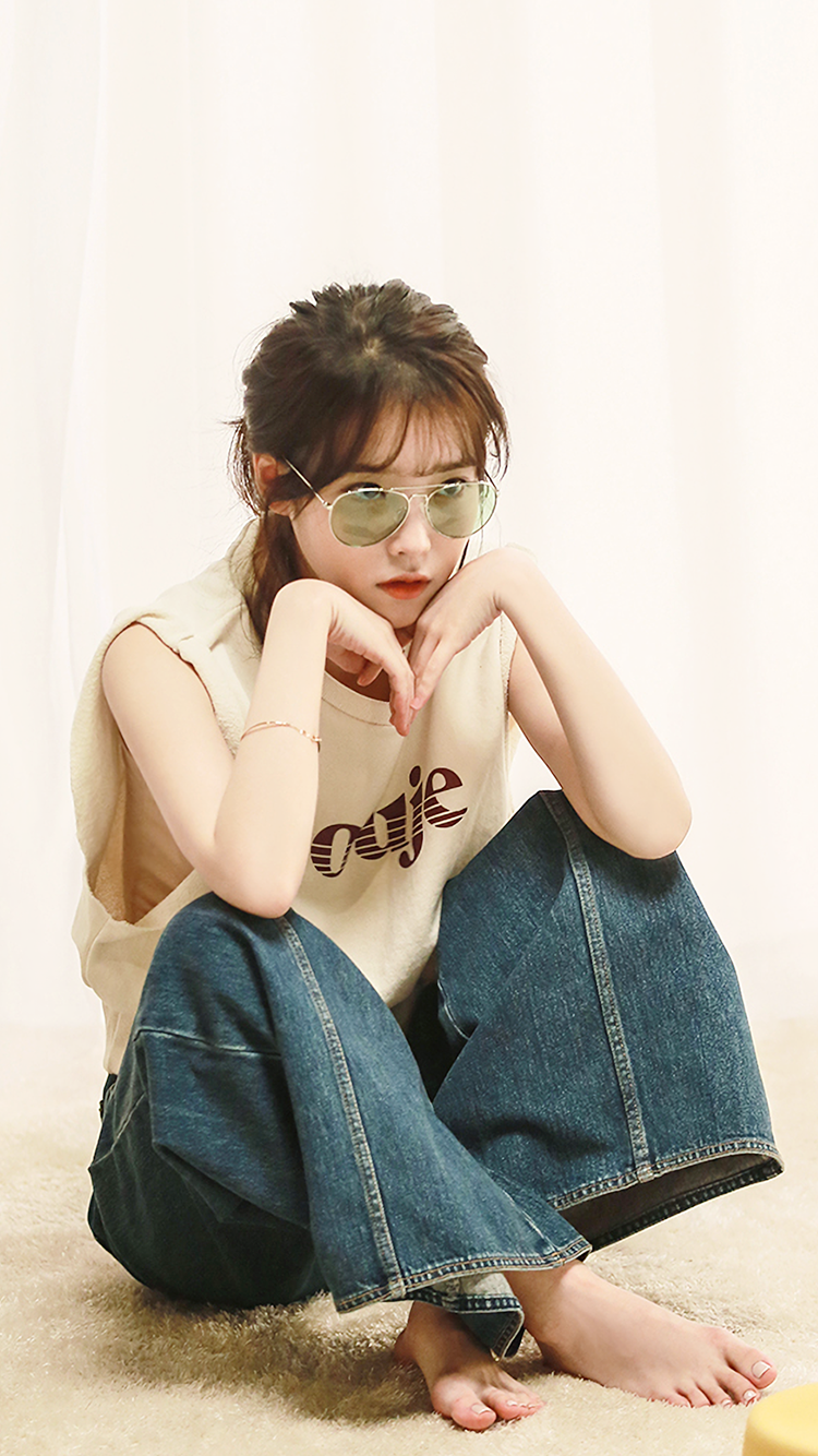 2018 아이유 달력 비하인드 폰 배경화면 & 잠금화면. png | 인스티즈