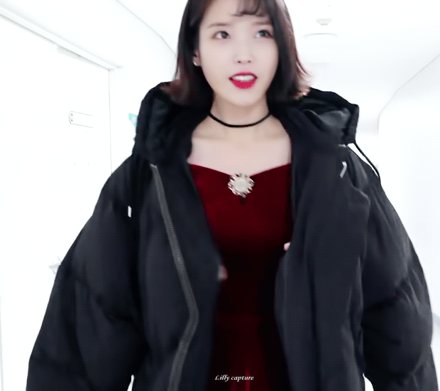 레드가 잘어울리는 아이유.jpgif | 인스티즈