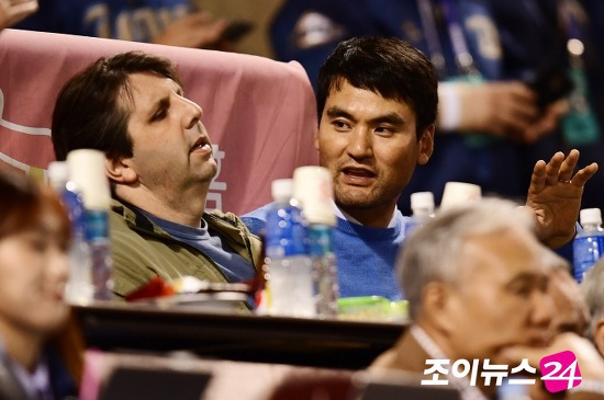 다들 첨에는 절 보고 좋아하시더라구요 | 인스티즈