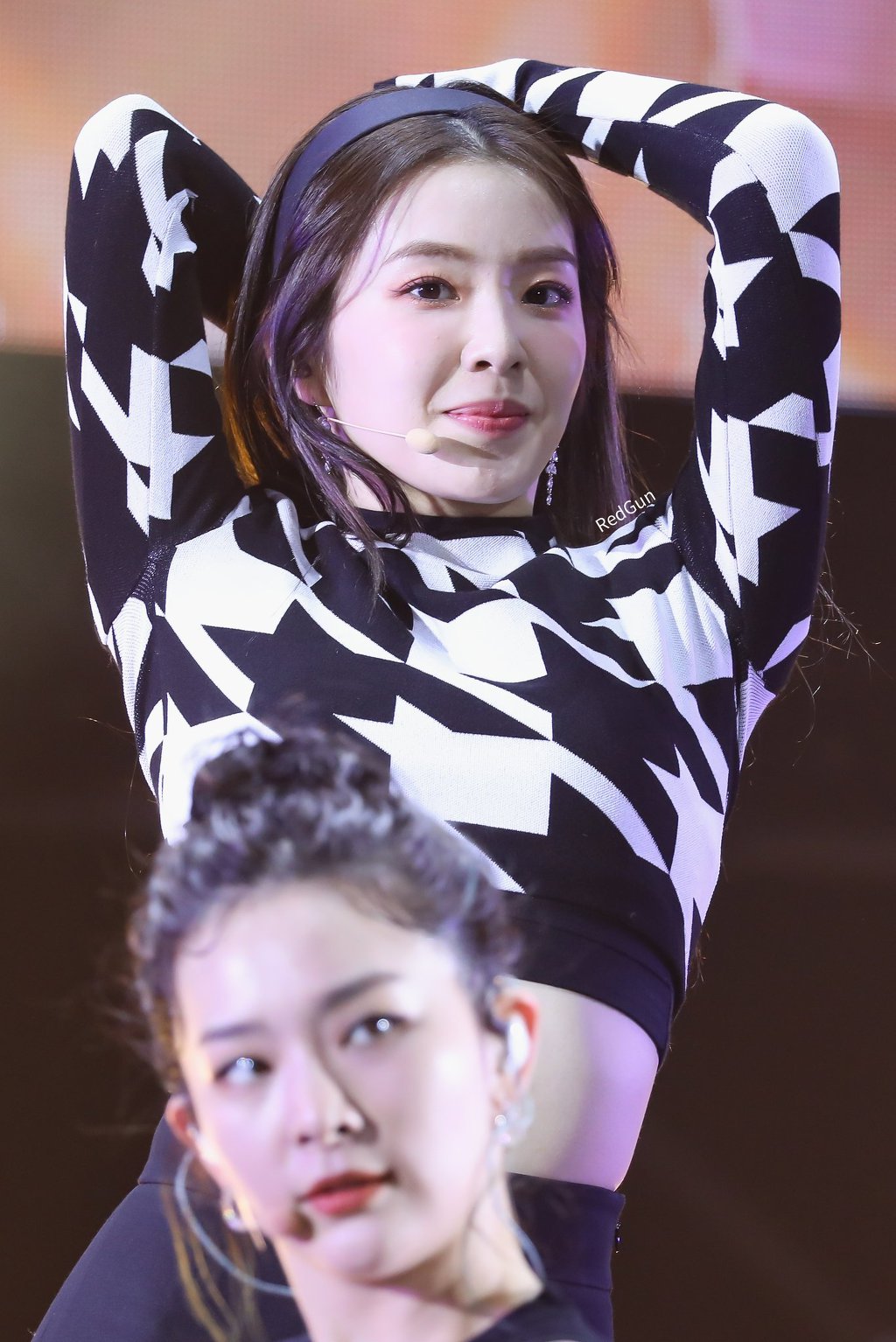 검정 머리띠한 아이린.jpgif | 인스티즈