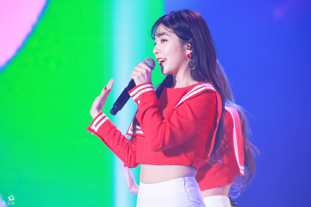 마린룩 입은 아이린.jpg | 인스티즈