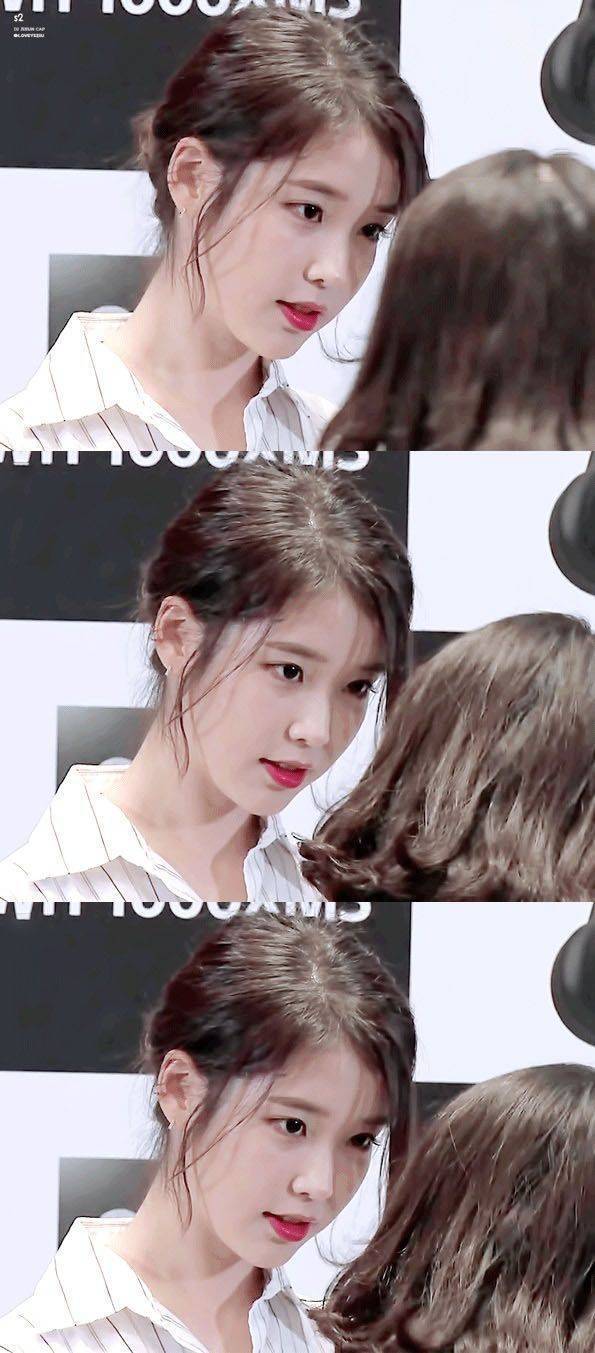 스탭 바라보는 아이유 눈빛 | 인스티즈
