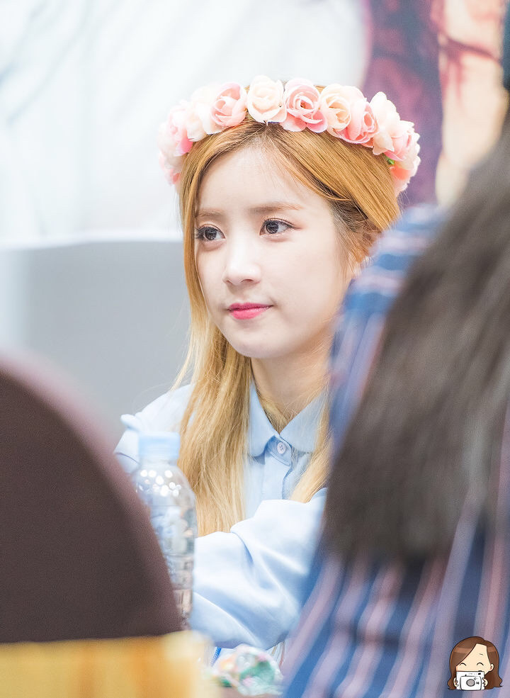 화관 쓴 에이핑크 멤버들.jpg | 인스티즈