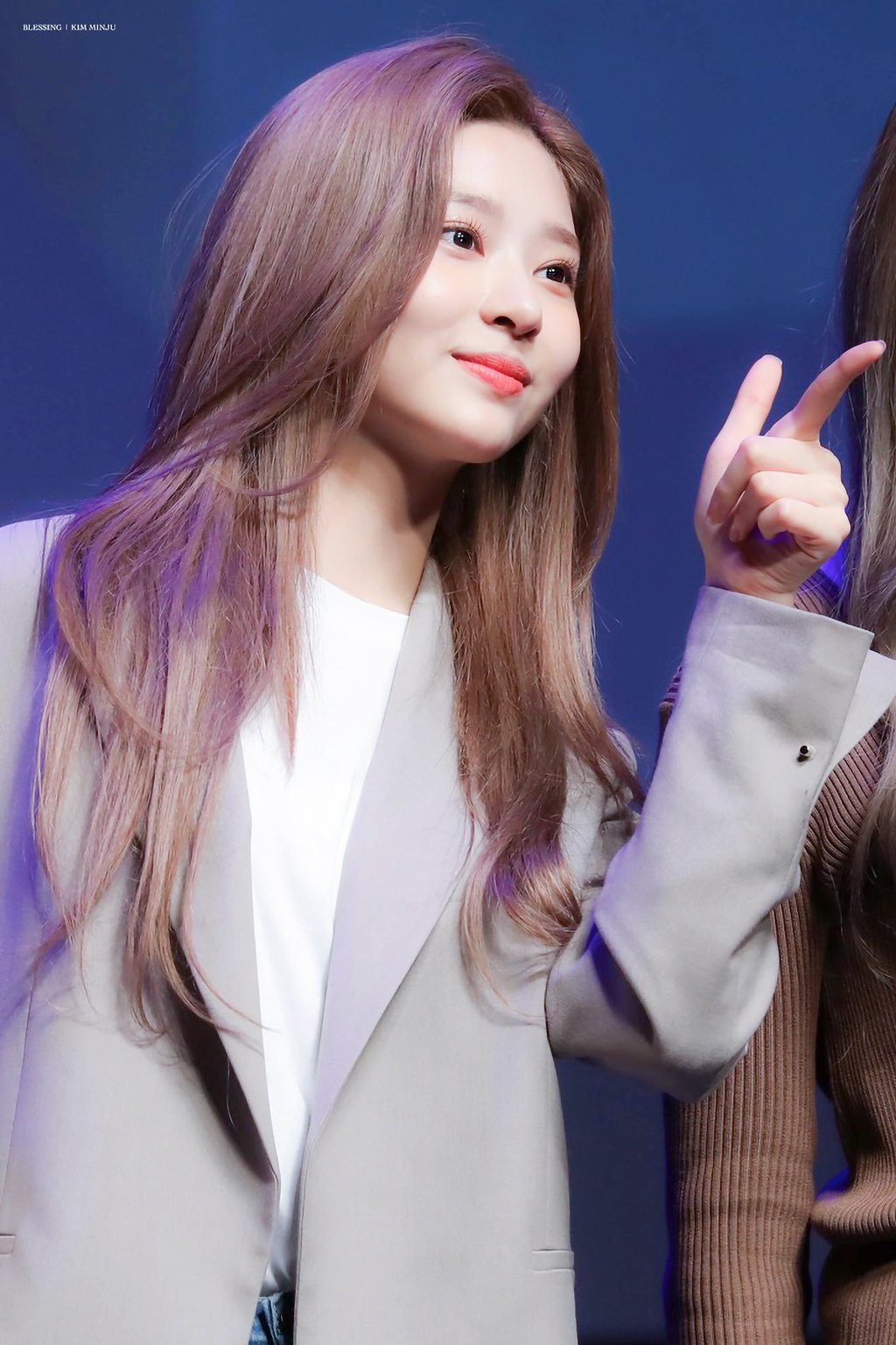좀이쁜거같은 아이즈원 민주.jpg | 인스티즈