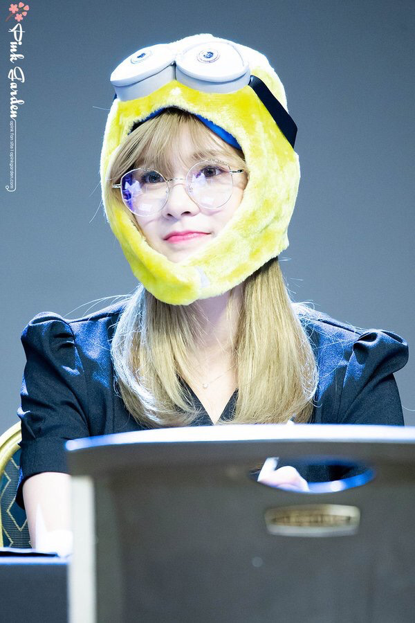 [에이핑크] 아몬드 초콜릿이 먹고싶어서 하영이 | 인스티즈