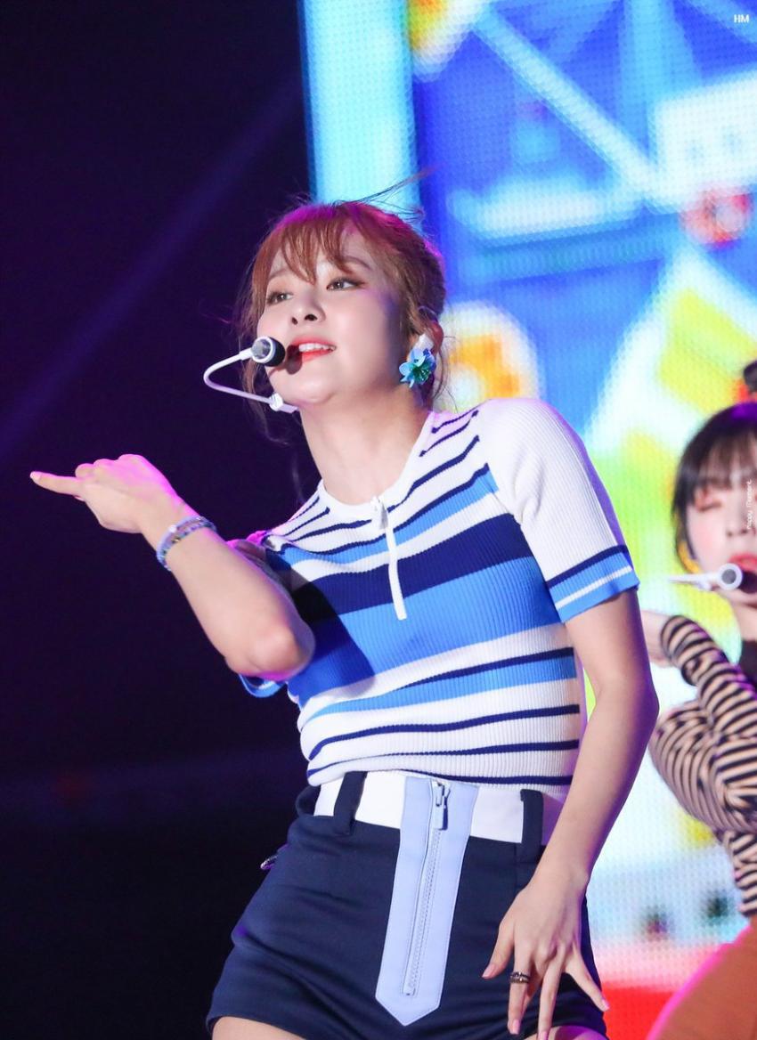 묶은 머리가 잘어울리는 슬기.jpgif | 인스티즈