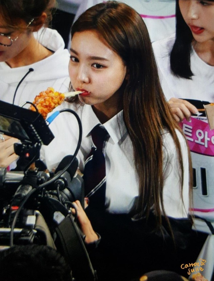 아육대에서 핫도그 먹는 트와이스 나연 ㅋㅋㅋ | 인스티즈