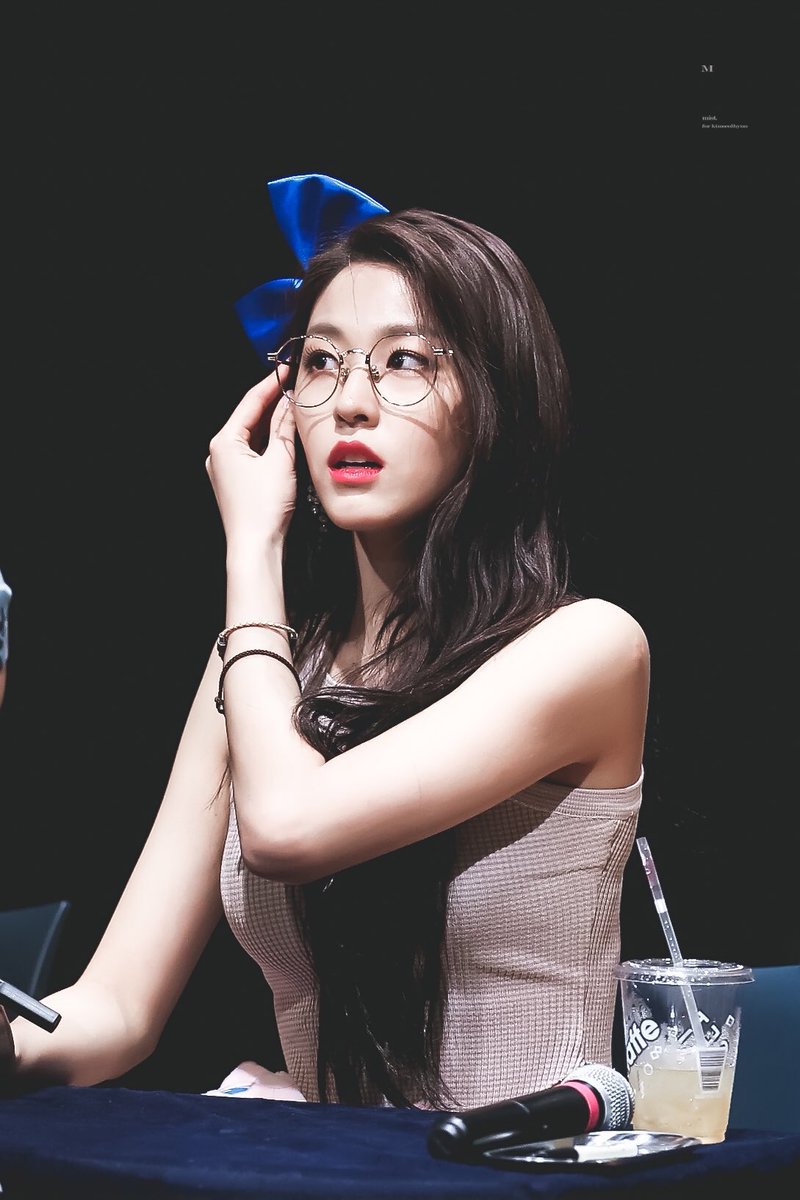 미모와 몸매 둘다 난리난 어제자 설현이.jpgif | 인스티즈
