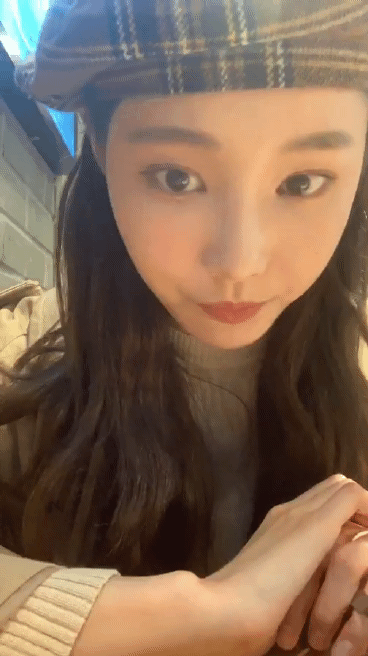 어제 3주년 기념 인스타 라이브한 모모랜드 연우(2).gif | 인스티즈