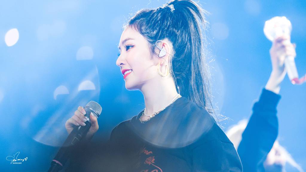 콘서트에서 머리묶은 아이린.jpg | 인스티즈