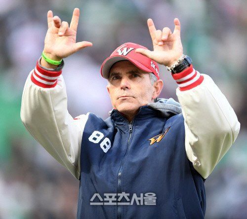 SK 팬들에게 잊지 못할 선물을 주고 떠나는 트레이 힐만.jpg | 인스티즈