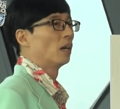 키 차이가 많이 나는 커플의 키스.gif | 인스티즈