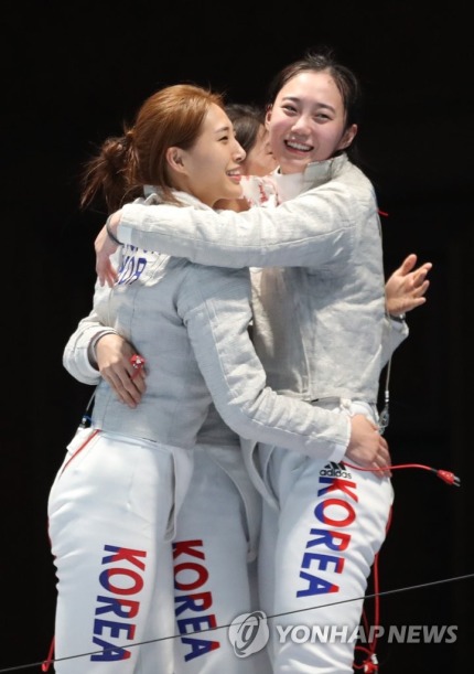대한민국 여자 펜싱 사브르 금메달리스트들.jpg | 인스티즈