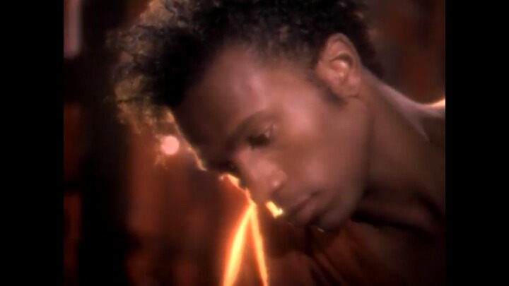 "여성인권운동가"로 더유명한데 한국에서는 섹스심볼스타인 팝가수 3탄 | 인스티즈